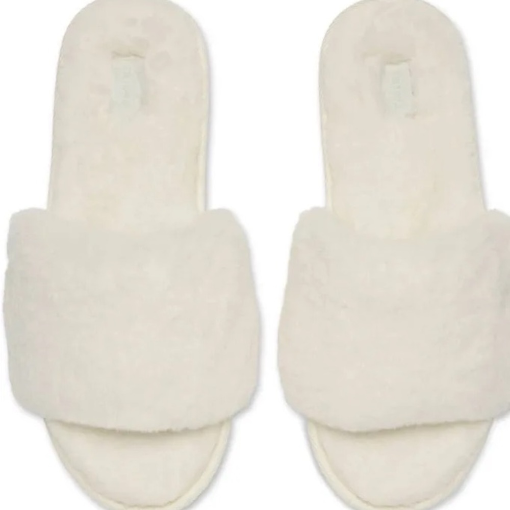 SKIMS, fluffy slippers- the most comfortable slippers you’ll ever wear.